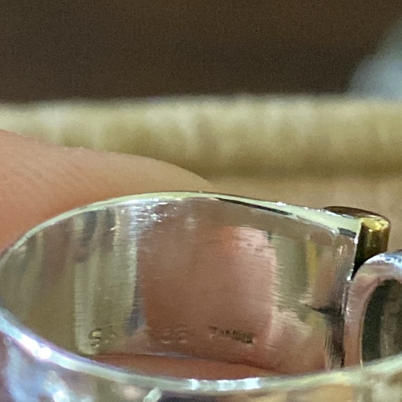 Ladies .925 sterling silvering with a little gold on the sides. Size 8 1/2 - 9 ? - Picture 9 of 14